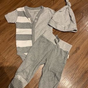 Burt’s Bees Baby Outfit